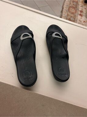 CROCS Black Slip-On Thong Sandals with Silver Accent 11 W